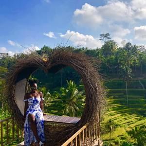 Meet your Posher, Sade